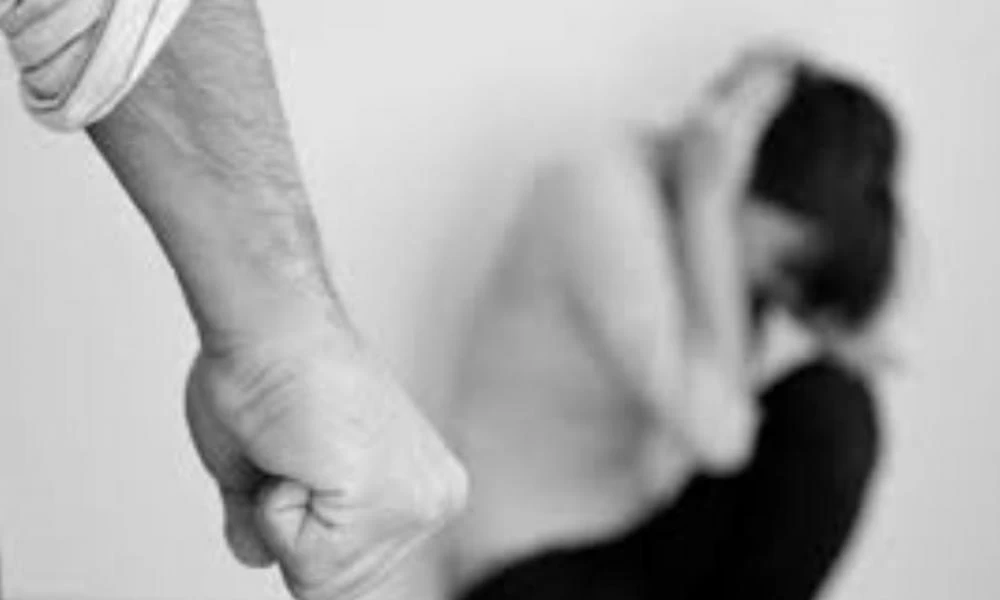 ΕΛ.ΑΣ: Αύξηση περιστατικών ενδοοικογενειακής βίας το 2021 -Καταγράφονται περίπου 19 την ημέρα